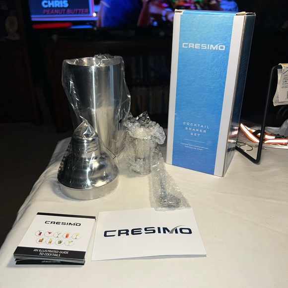Cresimo 24 Oz. Stainless Steel Cocktail Shaker w/built-in strainer 3 Pce Set New - Picture 5 of 16